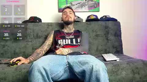Julian independent model online show from July 11, 7:27 pm