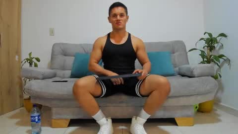 Snapshot of julian_wallace chatting on December 7, 1:14 am julian_wallace online show from December 7, 1:14 am