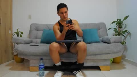 Snapshot of julian_wallace chatting on December 7, 4:20 am julian_wallace online show from December 7, 4:20 am