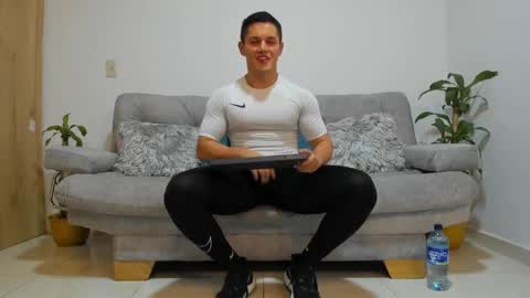 Snapshot of julian_wallace chatting on December 9, 10:09 pm julian_wallace online show from December 9, 10:09 pm