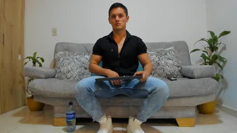 Snapshot of julian_wallace chatting on December 11, 10:49 pm julian_wallace online show from December 11, 10:49 pm