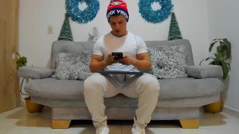 Snapshot of julian_wallace chatting on December 24, 10:39 pm julian_wallace online show from December 24, 10:39 pm