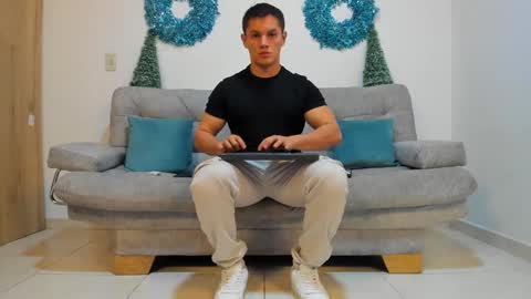 Snapshot of julian_wallace chatting on January 4, 1:21 am julian_wallace online show from January 4, 1:21 am