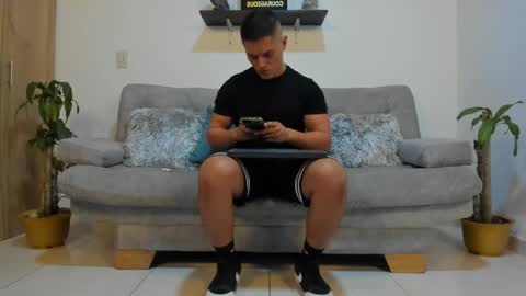 Snapshot of julian_wallace chatting on January 21, 11:34 pm julian_wallace online show from January 21, 11:34 pm