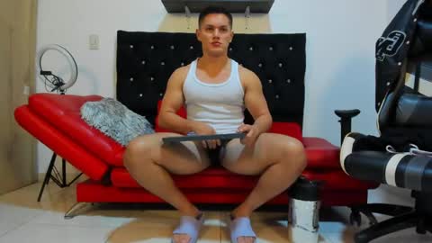 Snapshot of julian_wallace chatting on February 26, 12:16 am julian_wallace online show from February 26, 12:16 am