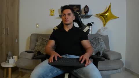 Snapshot of julian_wallace chatting on October 7, 6:16 pm julian_wallace online show from October 7, 6:16 pm