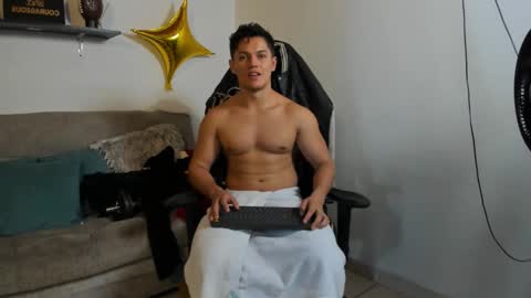 Snapshot of julian_wallace chatting on October 13, 7:14 pm julian_wallace online show from October 13, 7:14 pm