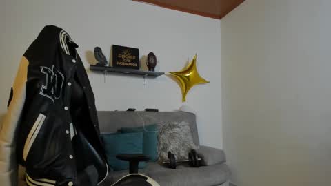 Snapshot of julian_wallace chatting on October 18, 6:30 pm julian_wallace online show from October 18, 6:30 pm