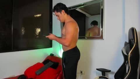 julian_wallace online show from March 15, 3:23 am