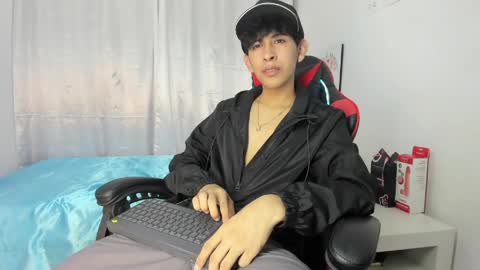 Julian online show from May 1, 7:07 pm