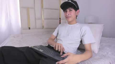 Julian online show from July 18, 7:39 pm