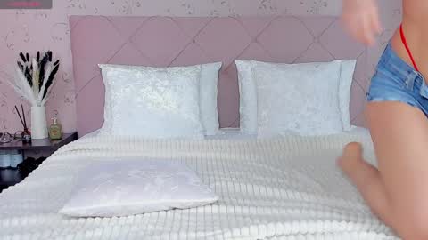 Snapshot of juliana_browns chatting on December 14, 2:45 am Juliana online show from December 14, 2:45 am