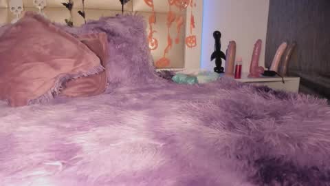 juliana_js_ online show from October 10, 7:51 am