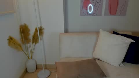 Juli  online show from March 6, 1:58 am