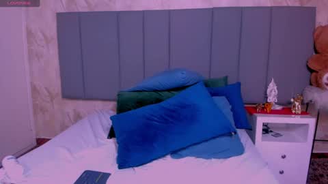 Snapshot of julianamiller chatting on February 28, 3:59 am juli online show from February 28, 3:59 am