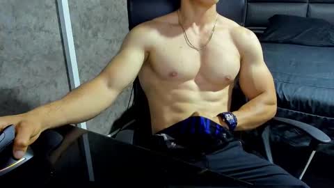 Snapshot of juliansexxx16 chatting on October 21, 9:32 am Julian online show from October 21, 9:32 am