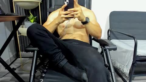 Snapshot of juliansexxx16 chatting on February 12, 11:44 pm Julian online show from February 12, 11:44 pm