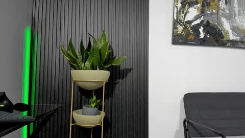 Snapshot of juliansexxx16 chatting on February 20, 12:18 am Julian online show from February 20, 12:18 am