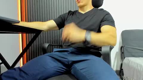 Julian online show from August 2, 3:54 pm