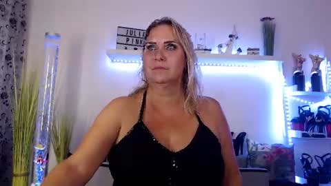 Julia online show from July 26, 8:27 pm