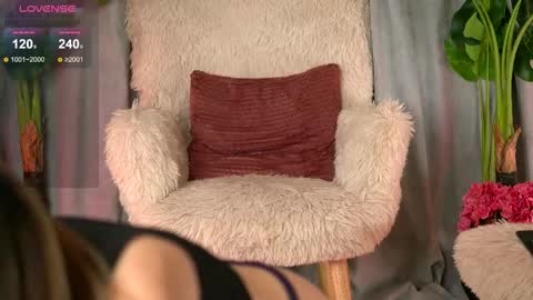 Snapshot of juliarichard chatting on September 11, 5:29 am Julie online show from September 11, 5:29 am