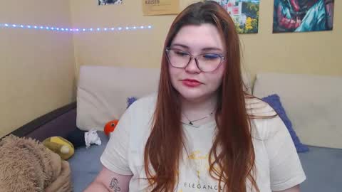 Snapshot of juliasane_ chatting on January 6, 2:25 pm Jul online show from January 6, 2:25 pm