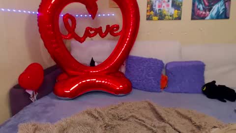 Snapshot of juliasane_ chatting on February 14, 6:40 pm Jul online show from February 14, 6:40 pm