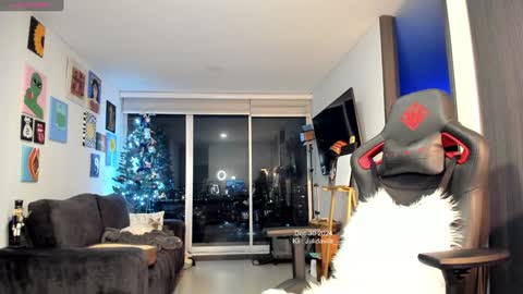 Snapshot of julidavila chatting on December 31, 12:21 am Jeimy Help me to reach 100 thumbs up online show from December 31, 12:21 am