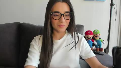 Snapshot of julidavila chatting on July 26, 10:49 pm Jeimy Help me to reach 100 thumbs up online show from July 26, 10:49 pm