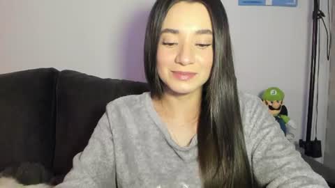 Snapshot of julidavila chatting on August 2, 2:32 am Jeimy Help me to reach 100 thumbs up online show from August 2, 2:32 am