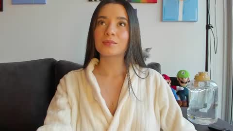 Snapshot of julidavila chatting on August 2, 11:03 pm Jeimy Help me to reach 100 thumbs up online show from August 2, 11:03 pm