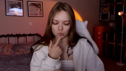 julidropp online show from June 7, 6:11 pm