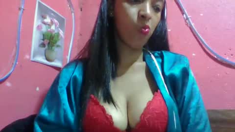 julie0612 online show from May 4, 6:48 pm