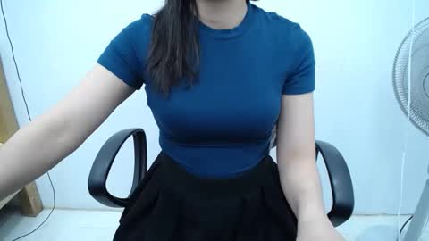 julie9x online show from May 24, 8:25 pm