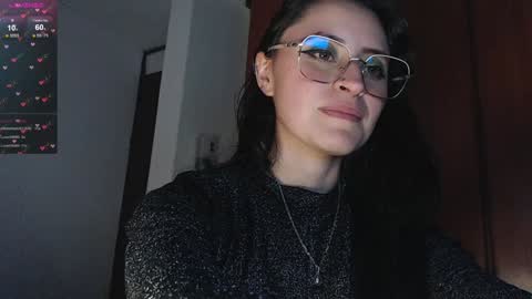 Snapshot of julie_autmn_ chatting on January 7, 10:52 pm yules online show from January 7, 10:52 pm