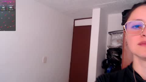 Snapshot of julie_autmn_ chatting on January 19, 6:21 pm yules online show from January 19, 6:21 pm