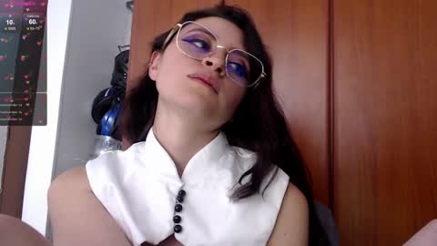 Snapshot of julie_autmn_ chatting on January 21, 9:15 pm yules online show from January 21, 9:15 pm