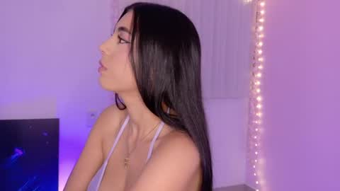 Juliet Bennet online show from July 5, 3:23 am
