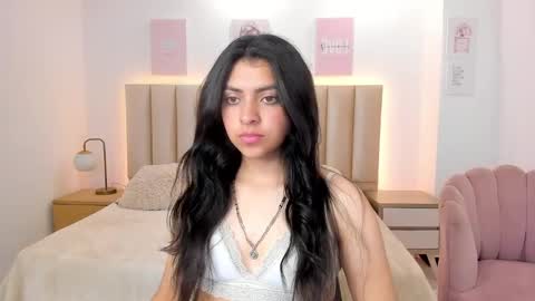 julie_devani online show from November 19, 8:20 pm