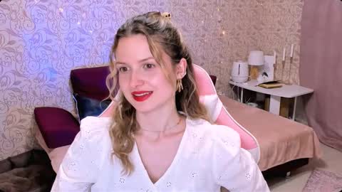 Julie online show from March 8, 6:47 pm