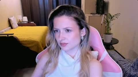 Snapshot of julie_flores chatting on May 13, 1:41 pm Julie online show from May 13, 1:41 pm
