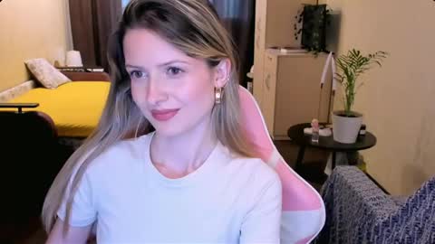 Snapshot of julie_flores chatting on May 16, 2:27 pm Julie online show from May 16, 2:27 pm