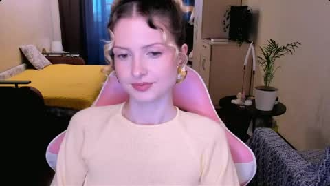 Snapshot of julie_flores chatting on May 17, 1:29 pm Julie online show from May 17, 1:29 pm