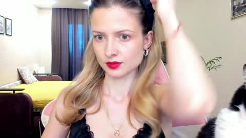 Snapshot of julie_flores chatting on June 2, 2:41 pm Julie online show from June 2, 2:41 pm