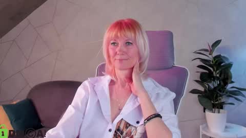 Julie Lucasss online show from March 24, 9:03 am
