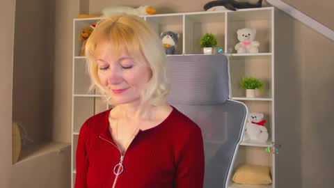 Julie Lucasss online show from April 8, 12:21 am