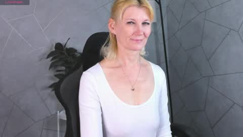 Julie Lucasss online show from April 29, 12:27 am