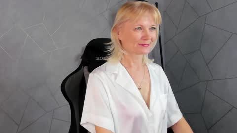 Julie Lucasss online show from May 1, 12:59 am