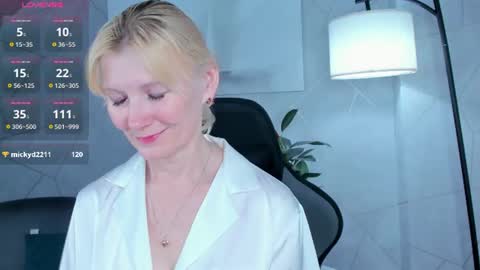 Julie Lucasss online show from June 19, 12:04 am