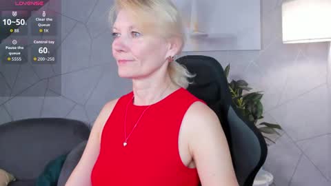 Julie Lucasss online show from June 22, 11:57 pm